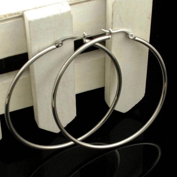 NEW Silver Tone 2” Round Circle Hoop Earrings - Picture 3 of 6